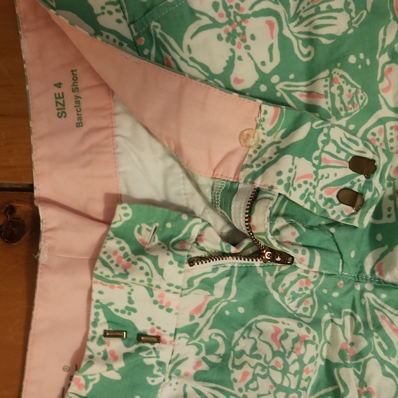 Lilly Pulitzer Barclay Short Beach Bash - Picture 3 of 3